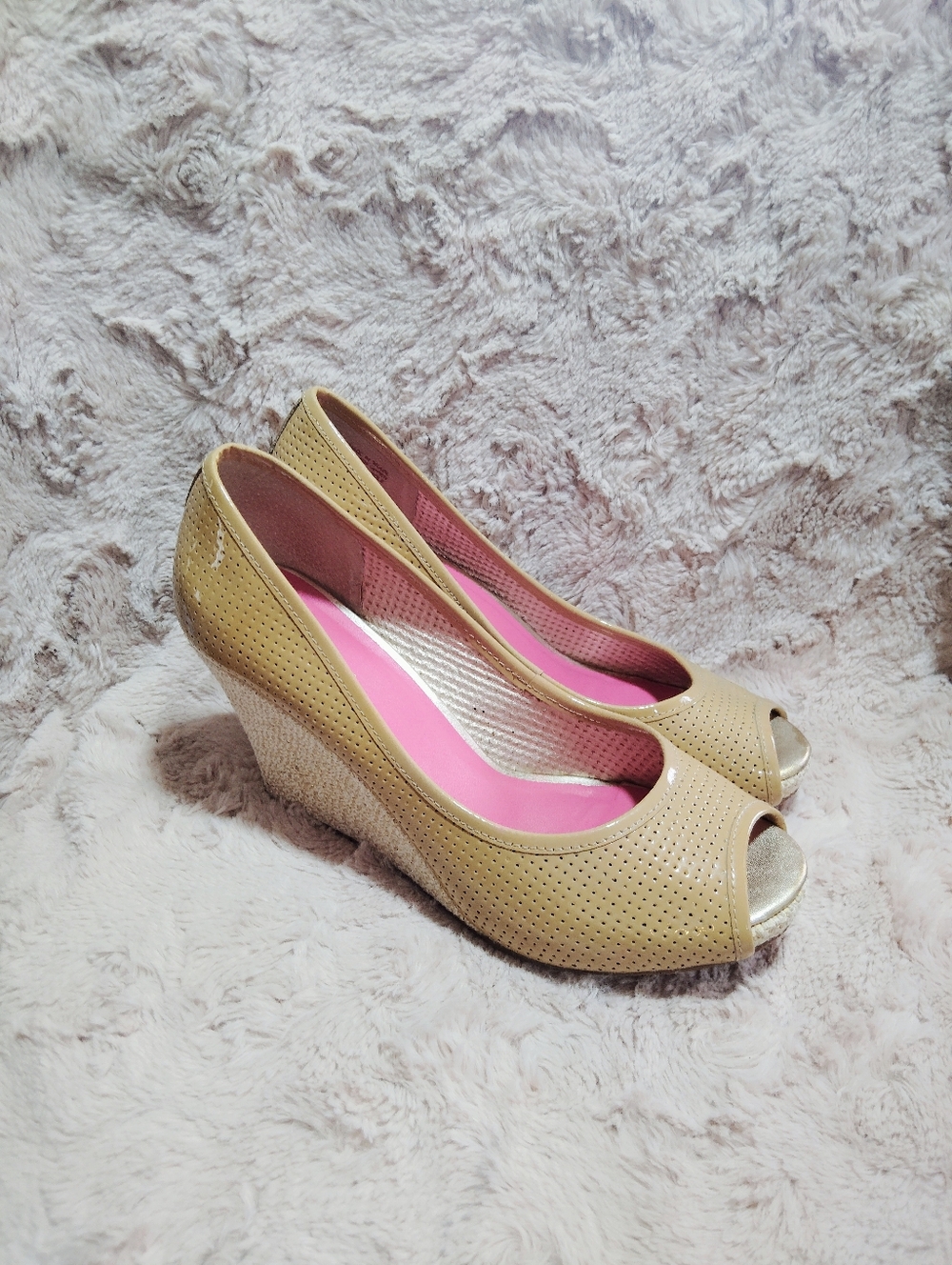 Lilly Pulitzer, Patnet Leather Perforated Peep-Toe EspadrilleWedge. Size 9